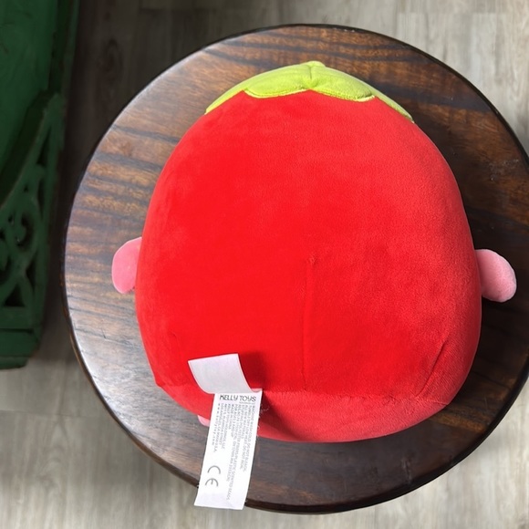 Squishmallow 8” Suzy the strawberry a Cracker Barrel exclusive from 2020 - Picture 3 of 5